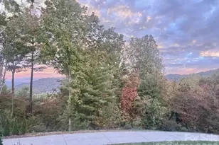 152 SkyView Cir, Asheville, NC 28804 - Photo 19