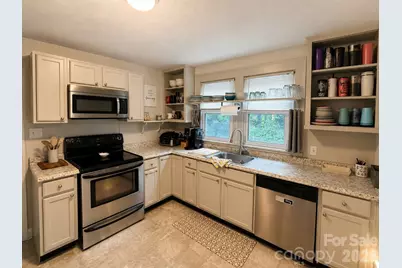 36 20th Avenue NE, Hickory, NC 28601 - Photo 3