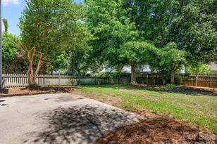 6208 Harburn Forest Dr, Charlotte, NC 28269 - Photo 23