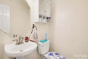 8800 Cavonnier Ln, Charlotte, NC 28216 - Photo 17