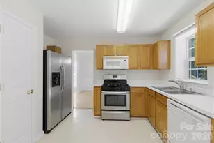 7011 Long Run Ln, Charlotte, NC 28216 - Photo 15