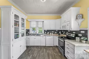 137 12th St NW, Hickory, NC 28601 - Photo 13