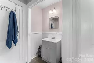 137 12th St NW, Hickory, NC 28601 - Photo 15
