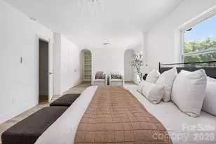911 E Woodlawn Rd, Charlotte, NC 28209 - Photo 13