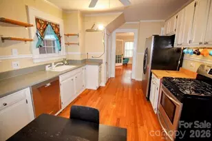 8 Colonial Pl, Asheville, NC 28804 - Photo 5
