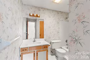 7101 Rock Island Rd, Charlotte, NC 28278 - Photo 11