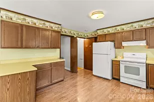 7101 Rock Island Rd, Charlotte, NC 28278 - Photo 5