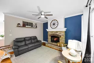 10112 Windtree Ln, Charlotte, NC 28215 - Photo 9