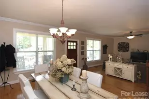 821 E 37th St, Charlotte, NC 28205 - Photo 5