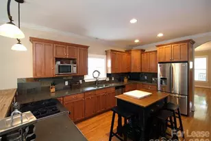 821 E 37th St, Charlotte, NC 28205 - Photo 7