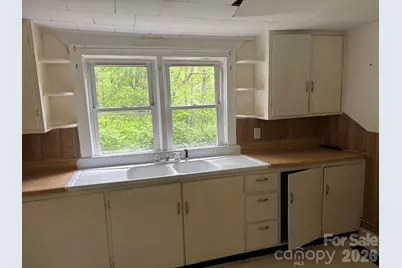 162 Phillips Lane, Spruce Pine, NC 28777 - Photo 5