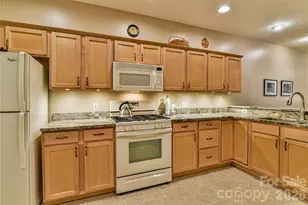 11 Outlook Cir, Swannanoa, NC 28778 - Photo 9