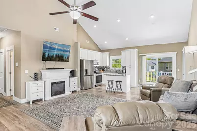 464 Riverwind Drive, Hendersonville, NC 28739 - Photo 7