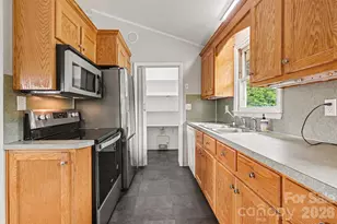 2960 Lavina Ln, Claremont, NC 28610 - Photo 5