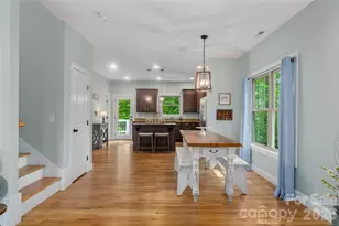 221 Courtland Pl, Asheville, NC 28801 - Photo 9