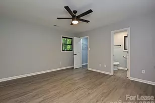 633 Pennwood Ln, Charlotte, NC 28215 - Photo 15
