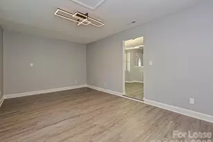 633 Pennwood Ln, Charlotte, NC 28215 - Photo 13