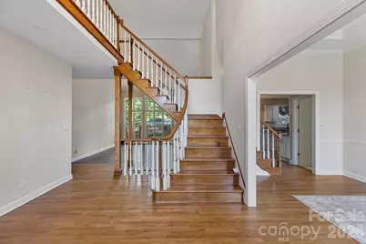 9111 Brocklehurst Lane, Charlotte, NC 28215 - Photo 5