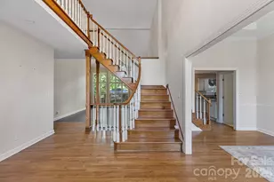 9111 Brocklehurst Ln, Charlotte, NC 28215 - Photo 5