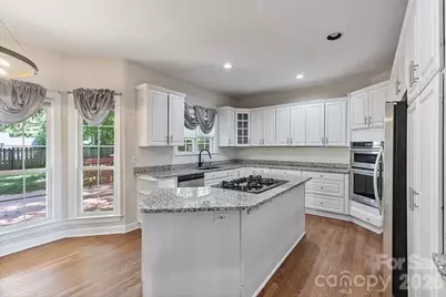 9111 Brocklehurst Lane, Charlotte, NC 28215 - Photo 15