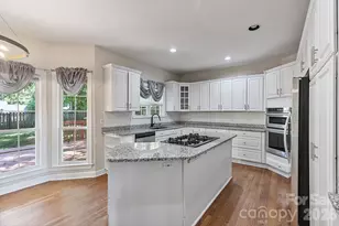9111 Brocklehurst Ln, Charlotte, NC 28215 - Photo 15