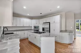 9111 Brocklehurst Ln, Charlotte, NC 28215 - Photo 17