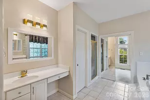 9111 Brocklehurst Ln, Charlotte, NC 28215 - Photo 23