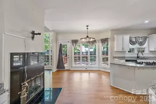 9111 Brocklehurst Ln, Charlotte, NC 28215 - Photo 11