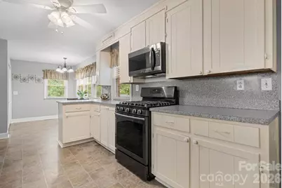 508 2nd Avenue NE, Conover, NC 28613 - Photo 7