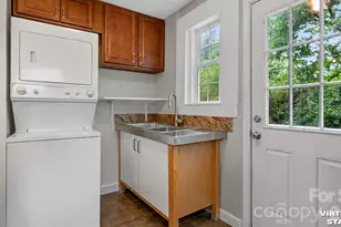 1712 Dunkirk Dr, Charlotte, NC 28203 - Photo 17