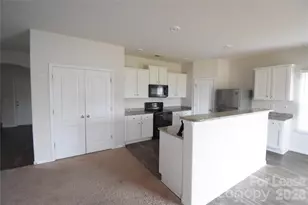9709 Weikert Rd, Charlotte, NC 28215 - Photo 5