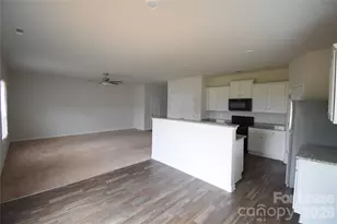 9709 Weikert Rd, Charlotte, NC 28215 - Photo 11