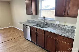 3042 Meadow Knoll Dr, Charlotte, NC 28269 - Photo 9