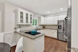 10341 Avondale Ave, Charlotte, NC 28210 - Photo 7