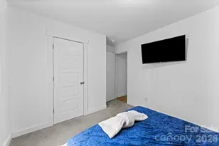 4117 Colebrook Rd, Charlotte, NC 28215 - Photo 19