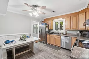 8616 Longbriar Dr, Charlotte, NC 28212 - Photo 15