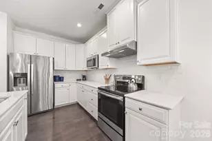 10050 Lilac Ct, Charlotte, NC 28215 - Photo 9