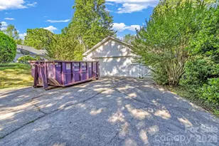 105 Amelia Dr, Hendersonville, NC 28792 - Photo 3