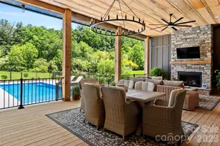 23 Benton Farms Ln, Horse Shoe, NC 28742 - Photo 3