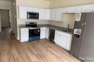 7045 Somerset Springs Dr, Charlotte, NC 28262 - Photo 5