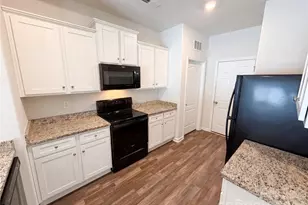 7336 Amberly Hills Rd, Charlotte, NC 28215 - Photo 9