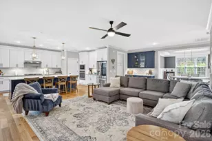 7005 Providence Ln W, Charlotte, NC 28226 - Photo 5