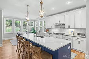 7005 Providence Ln W, Charlotte, NC 28226 - Photo 9