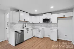 9118 S Lakebrook Rd, Charlotte, NC 28214 - Photo 7