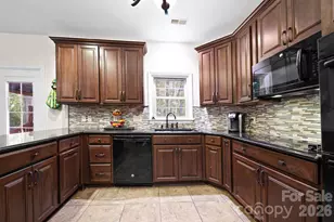 3400 Thistle Bloom Ct, Charlotte, NC 28269 - Photo 9