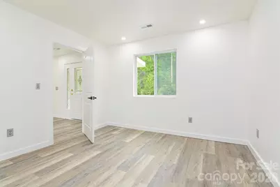 286 Berkeley Road, Hendersonville, NC 28792 - Photo 17