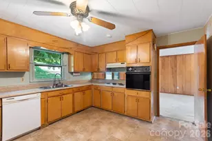295 Bramlett Dr, Waynesville, NC 28785 - Photo 27