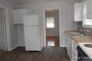 2827 Burbank Dr, Charlotte, NC 28216 - Photo 5