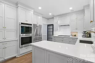 5309 Shasta Hill Ct, Charlotte, NC 28211 - Photo 7