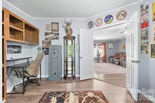 122 Fallswood Ct, Hendersonville, NC 28739 - Photo 9